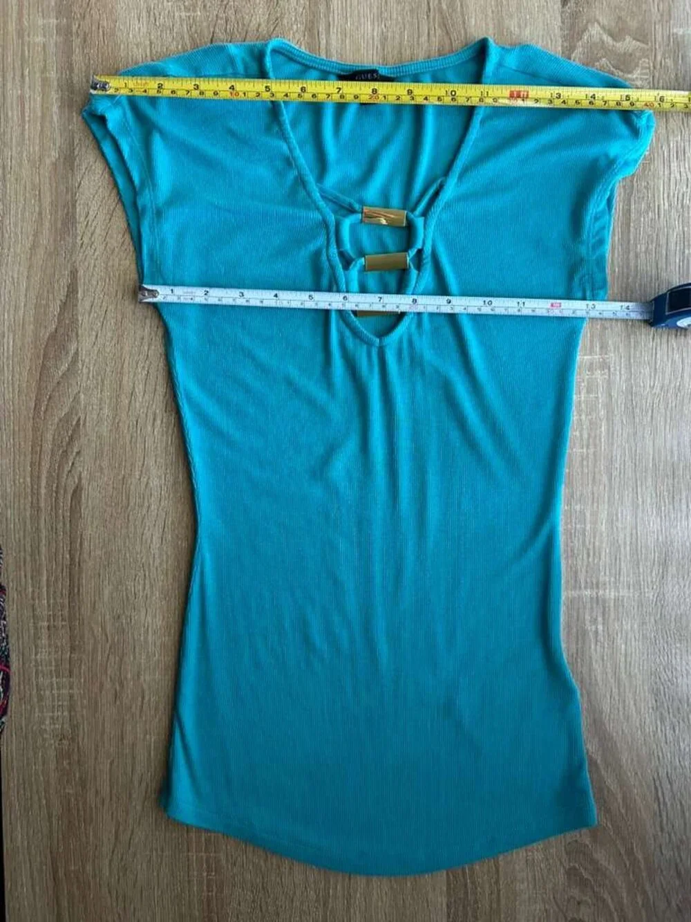 Guess Teal Ribbed V-Neck Top w/ Gold Detail Size S Y2K Chic - Picture 5 of 10